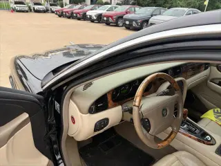 Jaguar XJ-Series 2004 XJ8 4dr Sedan