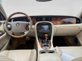 Jaguar XJ-Series 2004 XJ8 4dr Sedan