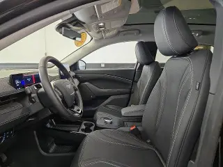 Ford Mustang Mach-E 2024 con tracción en las cuatro ruedas y premium de 4 puertas SUV