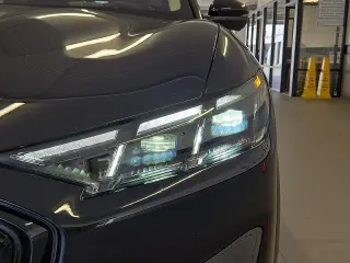 Ford Mustang Mach-E 2024 con tracción en las cuatro ruedas y premium de 4 puertas SUV