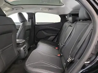Ford Mustang Mach-E 2024 con tracción en las cuatro ruedas y premium de 4 puertas SUV