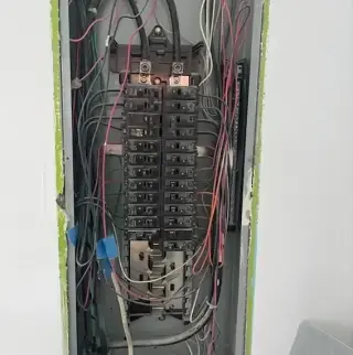 ⚡ Electricista Profesional en California