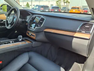 Volvo XC90 2024 4x4 B6 Plus Bright Theme 7-Pasajeros 4p SUV