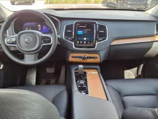 Volvo XC90 2024 4x4 B6 Plus Bright Theme 7-Pasajeros 4p SUV