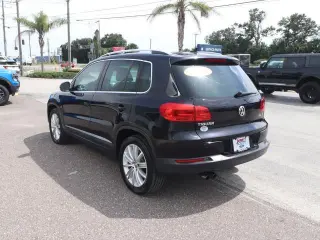 Volkswagen Tiguan 2012 LE 4p SUV