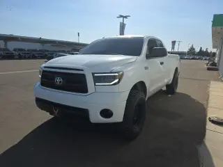 Toyota Tundra 2010 4x4 Grado 4dr Cabina Doble Doble Cabina Pickup SB (5.7L V8 FFV)