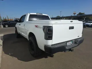 Toyota Tundra 2010 4x4 Grado 4dr Cabina Doble Doble Cabina Pickup SB (5.7L V8 FFV)