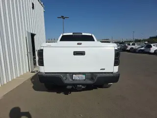 Toyota Tundra 2010 4x4 Grado 4dr Cabina Doble Doble Cabina Pickup SB (5.7L V8 FFV)