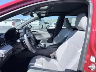 Toyota Camry 2025 SE Sedán 4 puertas