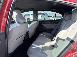 Toyota Camry 2025 SE Sedán 4 puertas