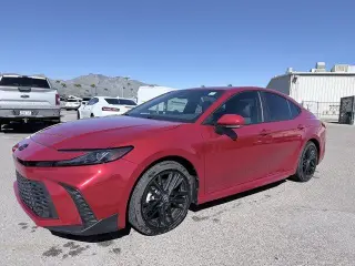 Toyota Camry 2025 SE Sedán 4 puertas