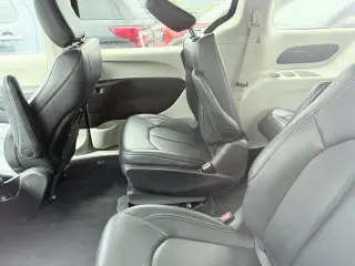Chrysler Pacifica Plug-In Hybrid 2024 Select 4p Minivan