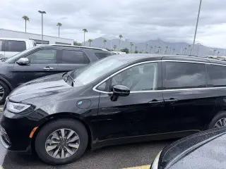Chrysler Pacifica Plug-In Hybrid 2024 Select 4p Minivan