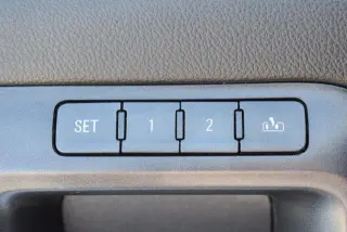 GMC Sierra 1500 2015 4x4 Denali 4p Puerta de Tripulacion 5.8 ft. CB