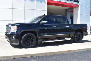 GMC Sierra 1500 2015 4x4 Denali 4p Puerta de Tripulacion 5.8 ft. CB