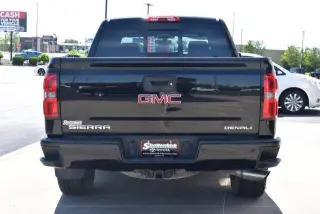GMC Sierra 1500 2015 4x4 Denali 4p Puerta de Tripulacion 5.8 ft. CB