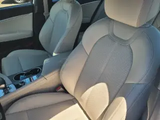 Genesis G70 2024 2.5T Standard 4dr Sedán