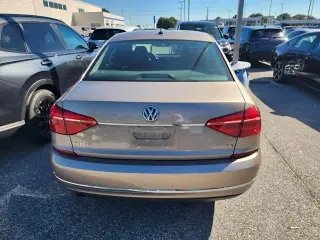 Volkswagen Passat 2016 1.8T S 4p Sedan PZEV