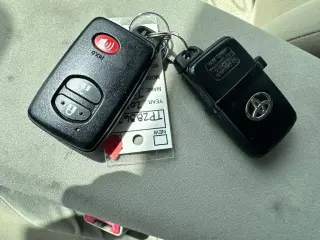 Toyota Prius 2010 I 5 puertas portón trasero