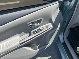 Toyota Prius v 2017 Five 4dr Wagon