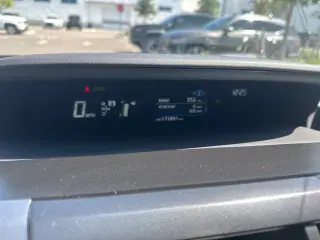 Toyota Prius v 2017 Five 4dr Wagon