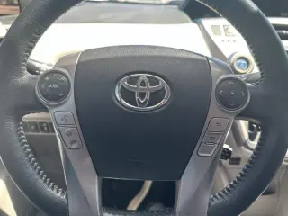 Toyota Prius v 2017 Five 4dr Wagon