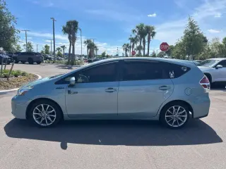 Toyota Prius v 2017 Five 4dr Wagon