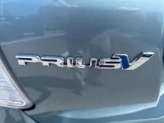 Toyota Prius v 2017 Five 4dr Wagon