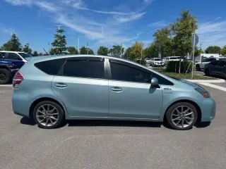 Toyota Prius v 2017 Five 4dr Wagon