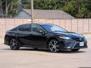 Toyota Camry 2020 SE Sedán 4 puertas