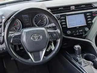 Toyota Camry 2020 SE Sedán 4 puertas