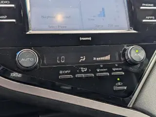 Toyota Camry 2020 SE Sedán 4 puertas
