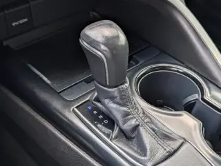 Toyota Camry 2020 SE Sedán 4 puertas