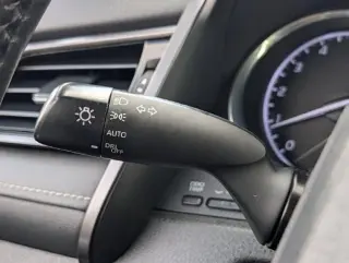 Toyota Camry 2020 SE Sedán 4 puertas