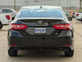Toyota Camry 2020 SE Sedán 4 puertas