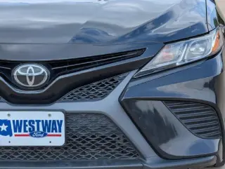 Toyota Camry 2020 SE Sedán 4 puertas