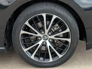 Toyota Camry 2020 SE Sedán 4 puertas
