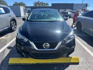 Nissan Versa 2022 SV 4dr Sedán