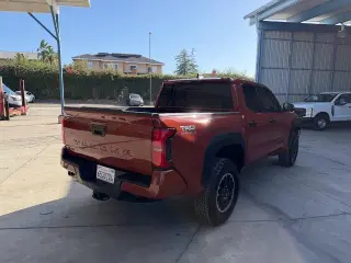 Toyota Tacoma 2025 4x4 SR5 4dr Cabina Doble 6.1 pies LB