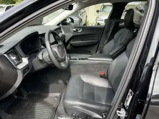 Volvo XC60 2024 AWD B5 Tema Oscuro Core 4p SUV