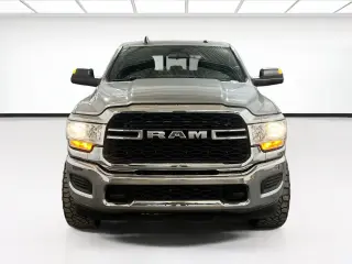Ram 2500 2022 4x4 Tradesman 4p Puerta de Cabina de Tripulación 8 ft. LB Camioneta