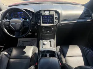 Chrysler 300 2023