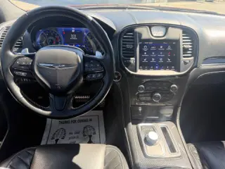 Chrysler 300 2023
