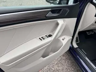 Volkswagen Tiguan 2023 AWD SEL R-Line 4Motion 4dr SUV