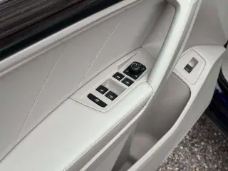 Volkswagen Tiguan 2023 AWD SEL R-Line 4Motion 4dr SUV