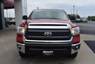 Toyota Tundra 2015 4x4 SR5 4dr CrewMax Cab Pickup SB (5.7L V8 FF FFV)