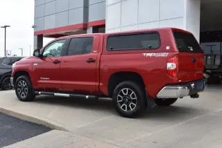 Toyota Tundra 2015 4x4 SR5 4dr CrewMax Cab Pickup SB (5.7L V8 FF FFV)