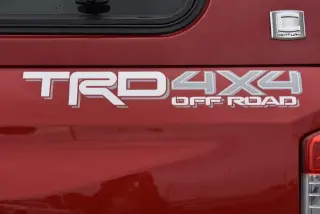 Toyota Tundra 2015 4x4 SR5 4dr CrewMax Cab Pickup SB (5.7L V8 FF FFV)