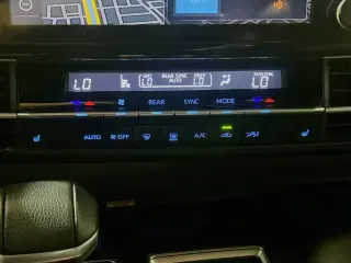 Toyota Sienna 2023 XSE 7-Pasajero 4p Mini-Furgoneta
