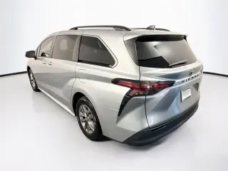 Toyota Sienna 2021 LE 8-Pasajeros 4dr Mini-Van